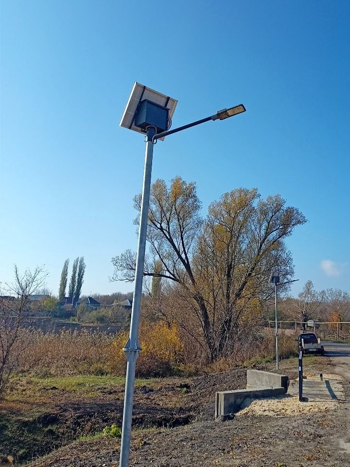 фото Автономный уличный светильник на солнечных батареях АПС1 30