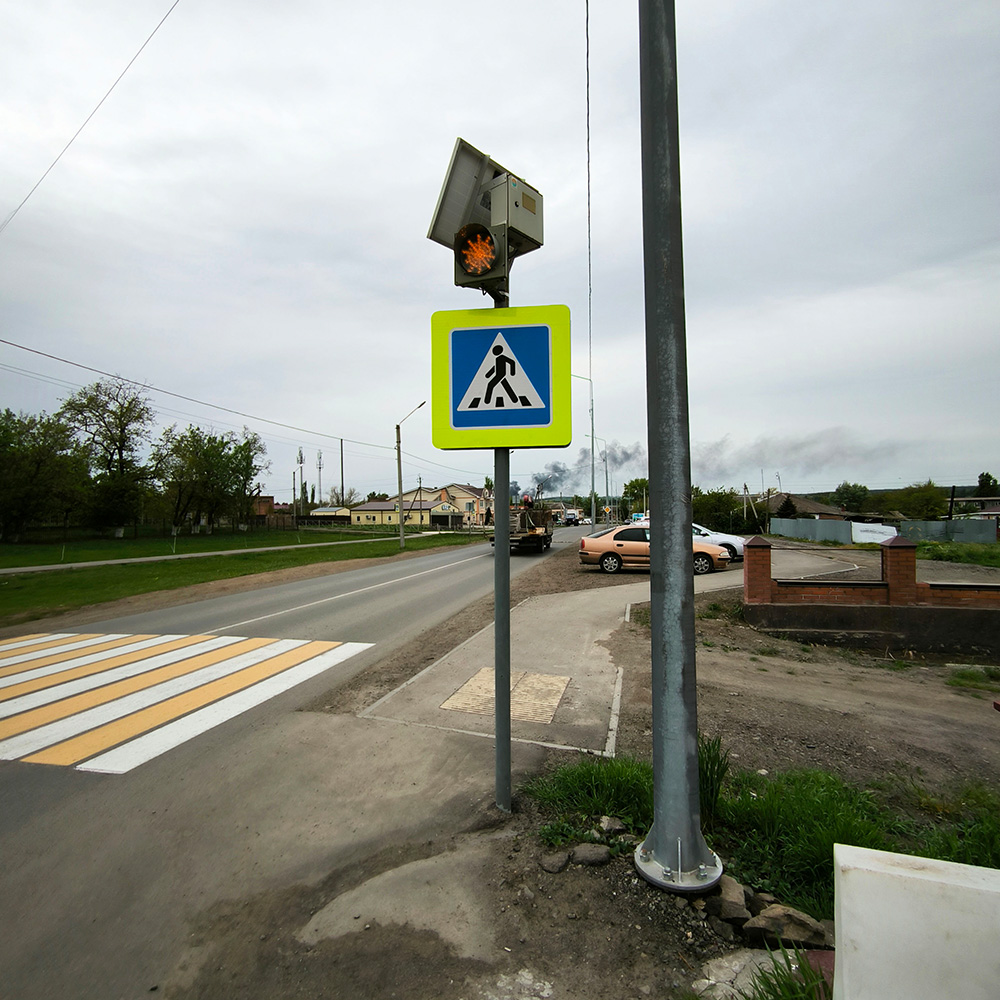 фото Автономный светофор с солнечной электростанцией АПС Т.7 ASE