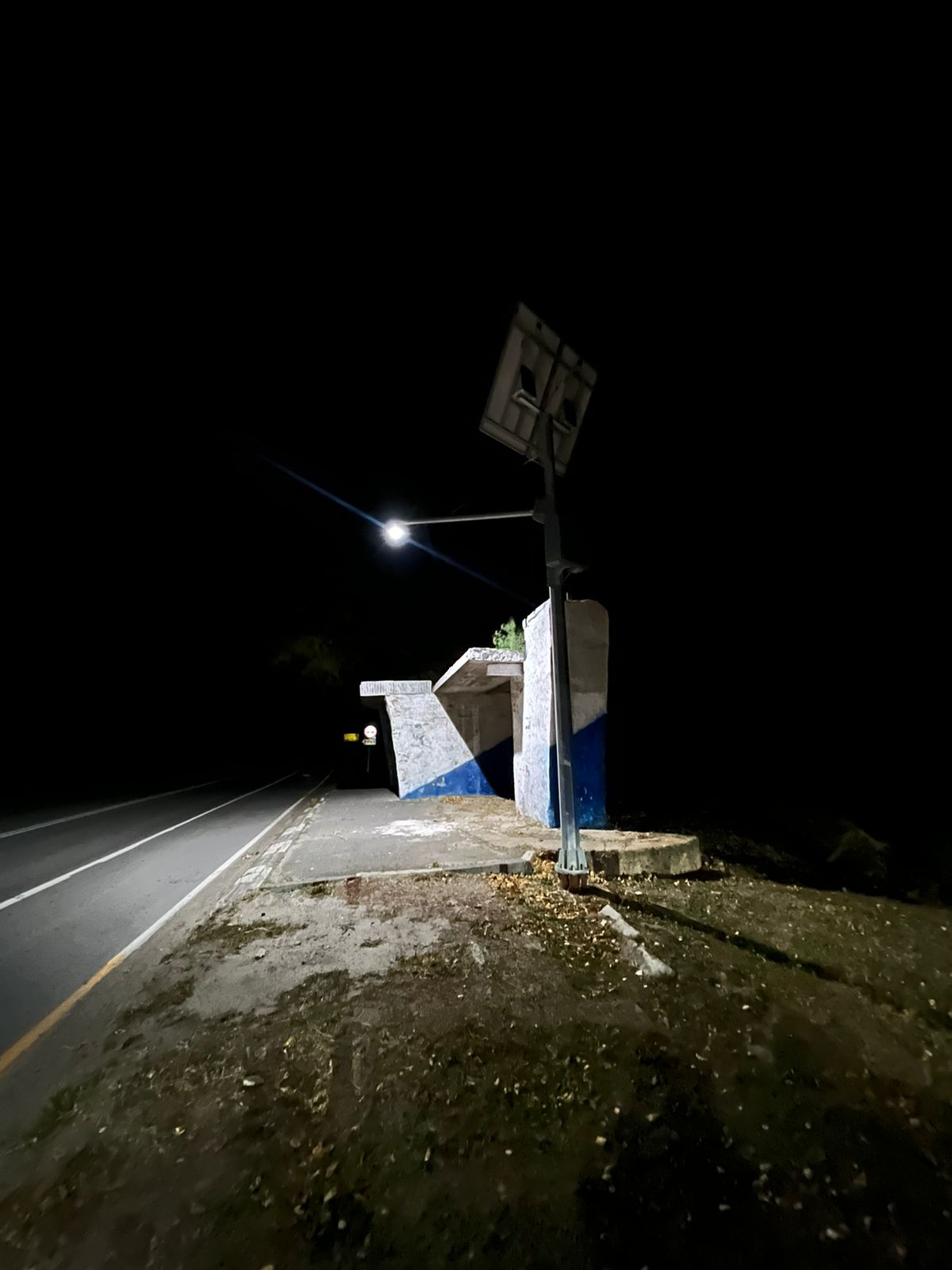 фото Автономный уличный светильник на солнечных батареях АПС1 60