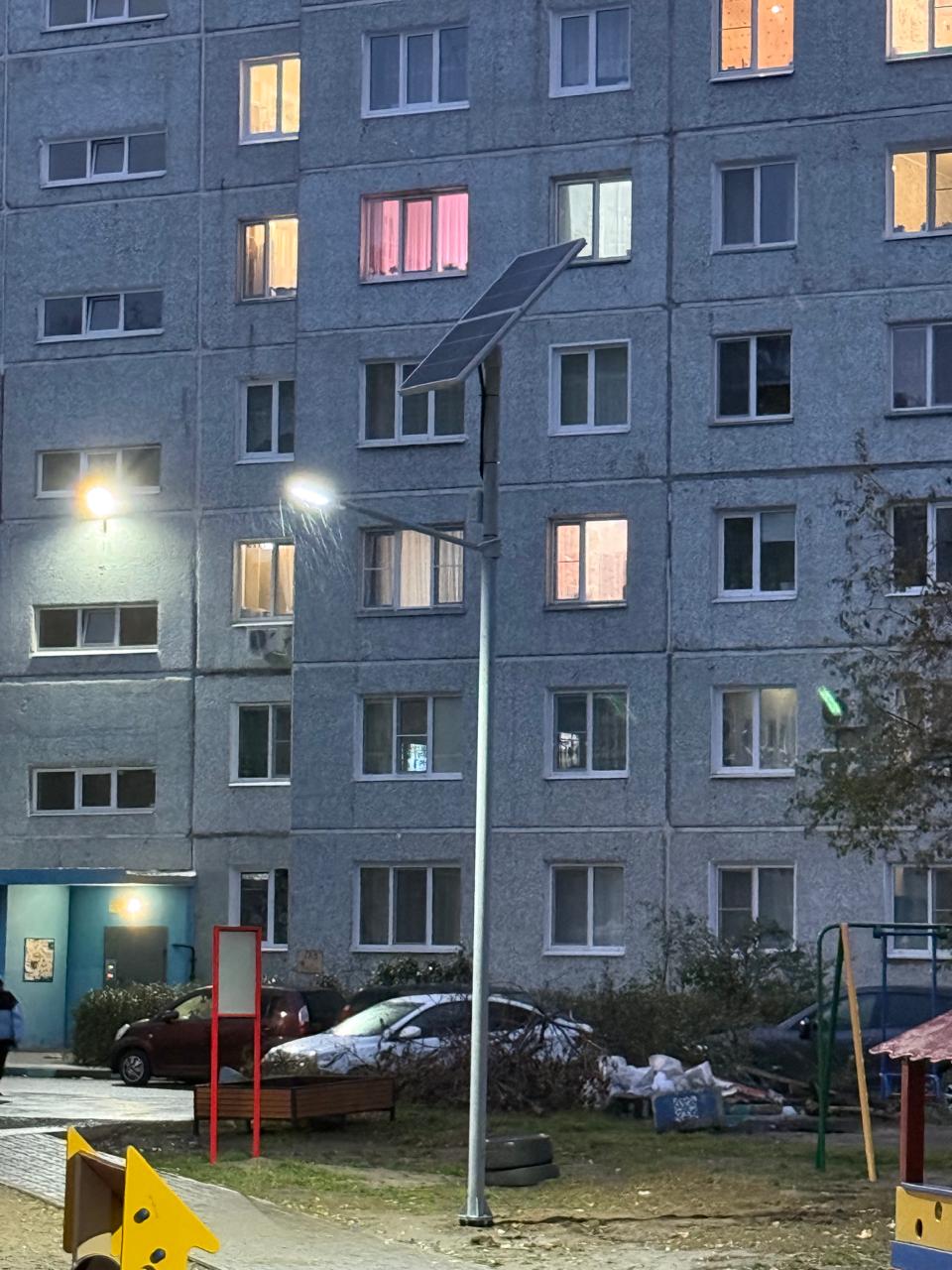 фото Автономный уличный светильник на солнечных батареях АПС1 80