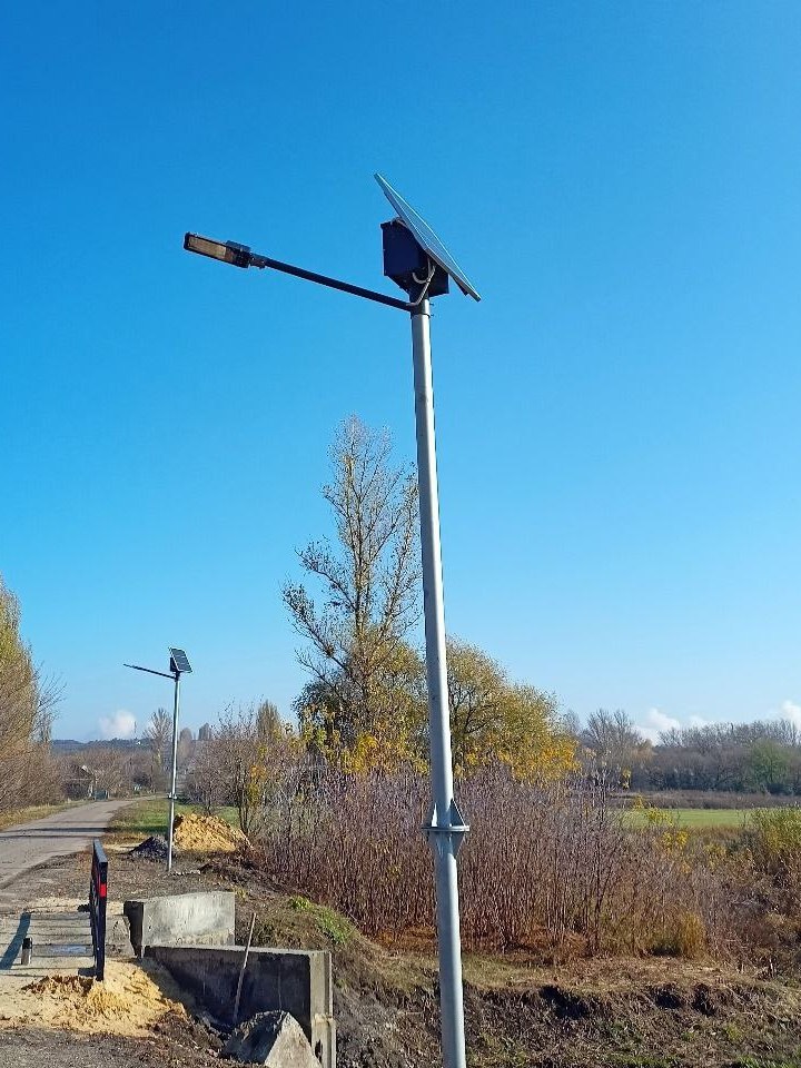 фото Автономный уличный светильник на солнечных батареях АПС1 30