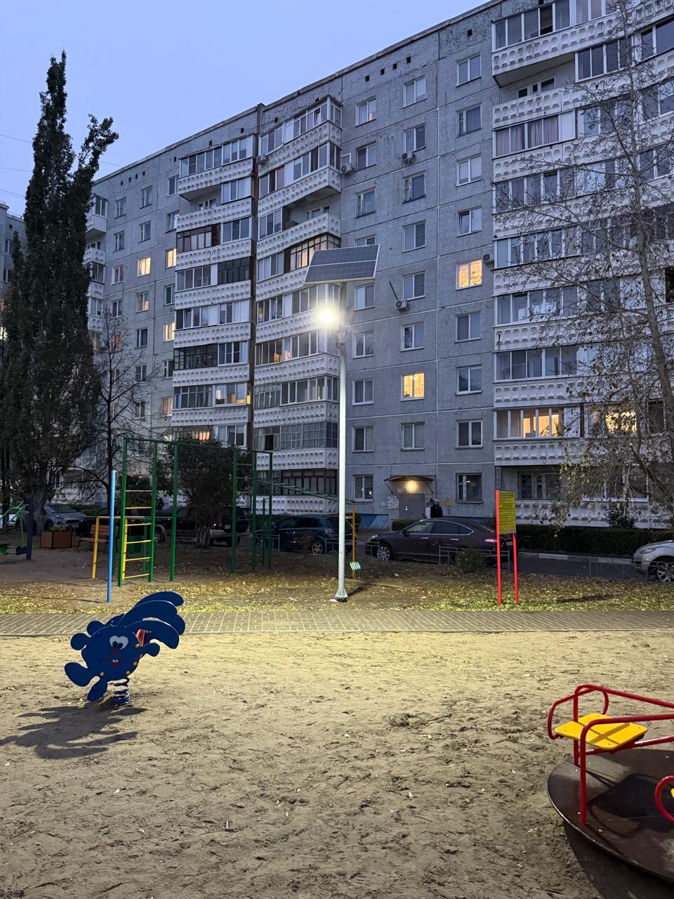 фото Автономный уличный светильник на солнечных батареях АПС1 80