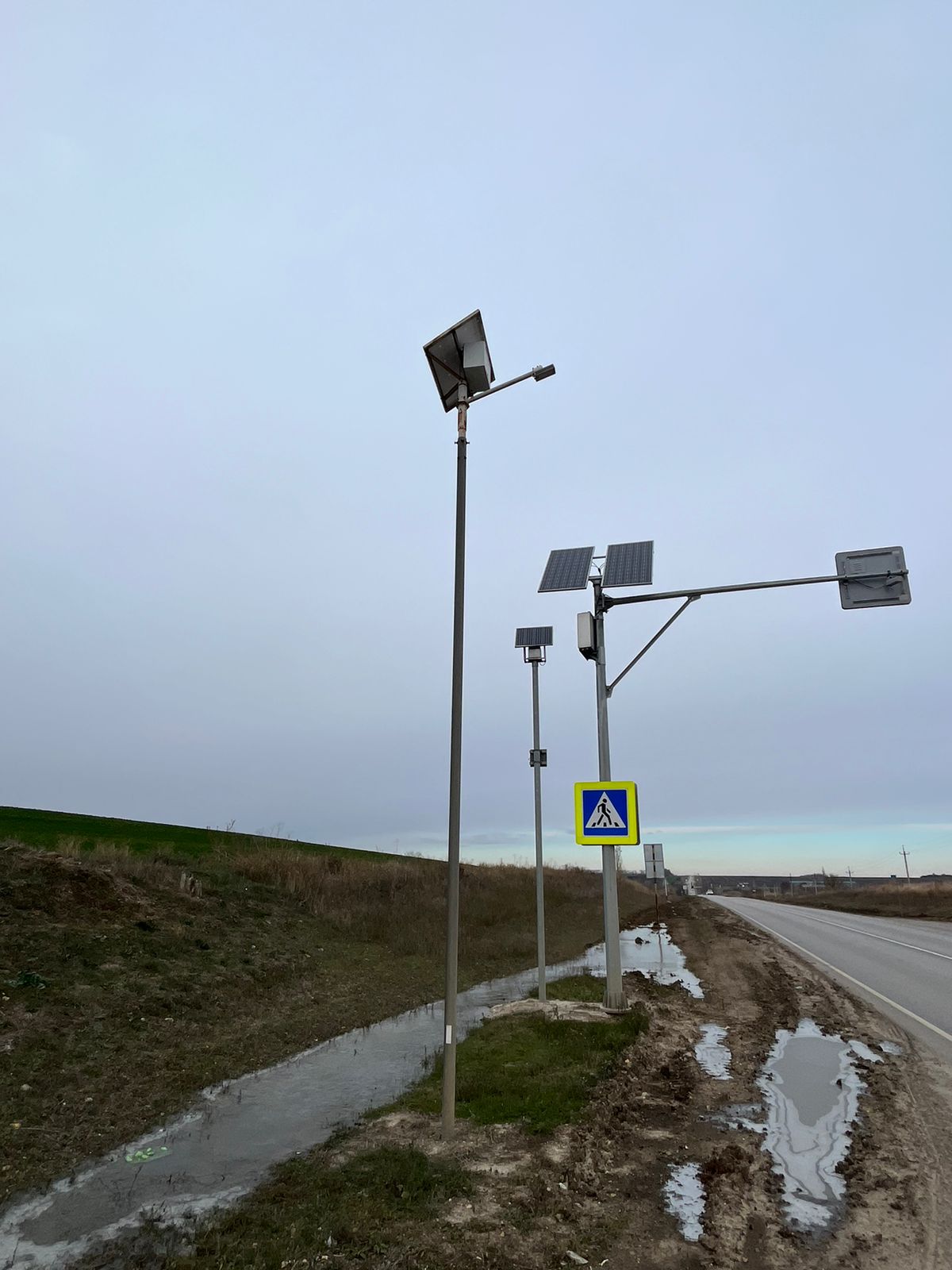 фото Автономный уличный светильник на солнечных батареях АПС1 60